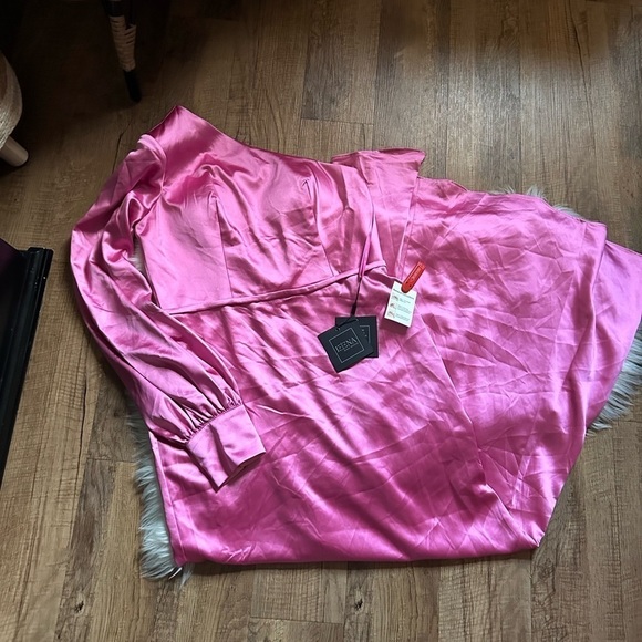 IEENA FOR MAC DUGGAL One Shoulder Bishop Sleeve Trumpet Gown In Candy Pink - Picture 3 of 7